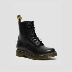 Dr.Martens smooth leather black boots!